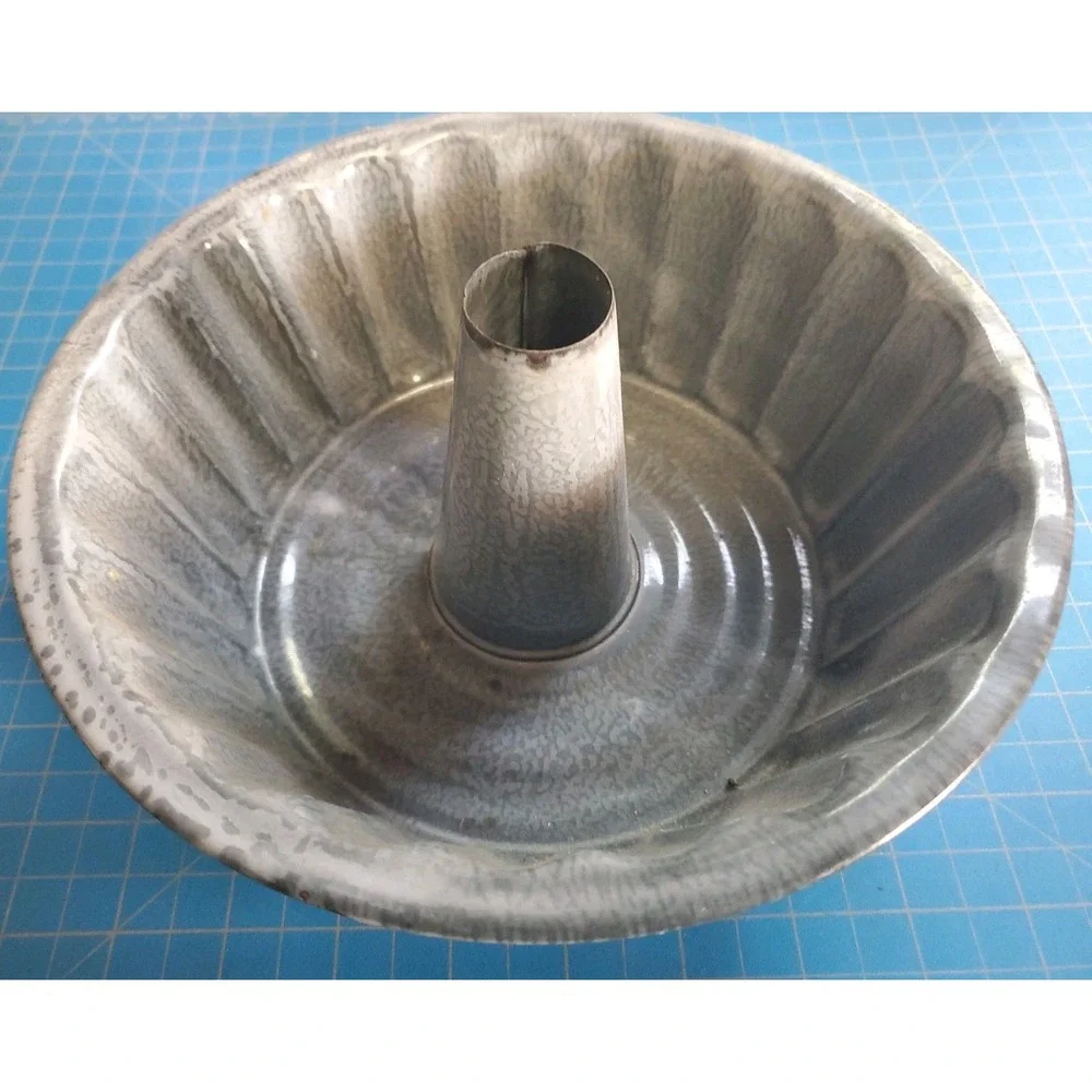 Antique Gray Speckled Steel¹ Bundt Cake Pan Fluted Tube Baking 9